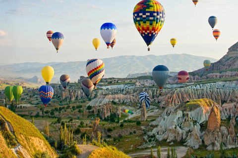 Capadocia : Viaje en globo aerostático con champán y desayuno