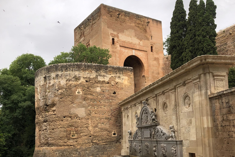 Alhambra Surroundings: History, Architecture and Legends