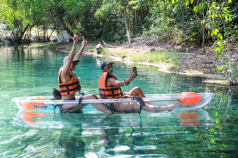 Kayak trasparente alla laguna di Bacalar