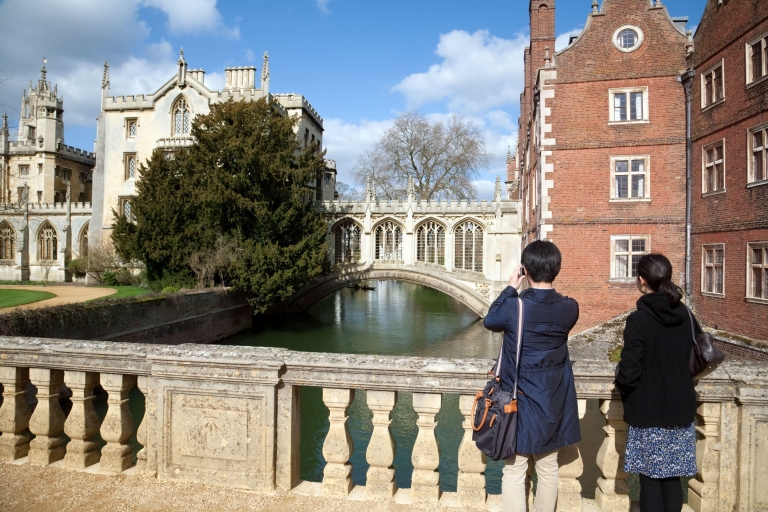 Cambridge: English Local Guided Walking TourGemeinsame Führung