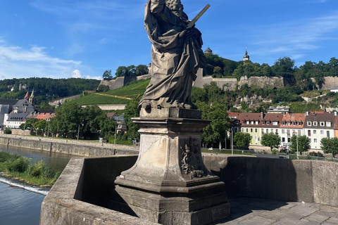 White & Red - A quick tour with wine in Würzburg White & Red - Short tour with wine in Würzburg