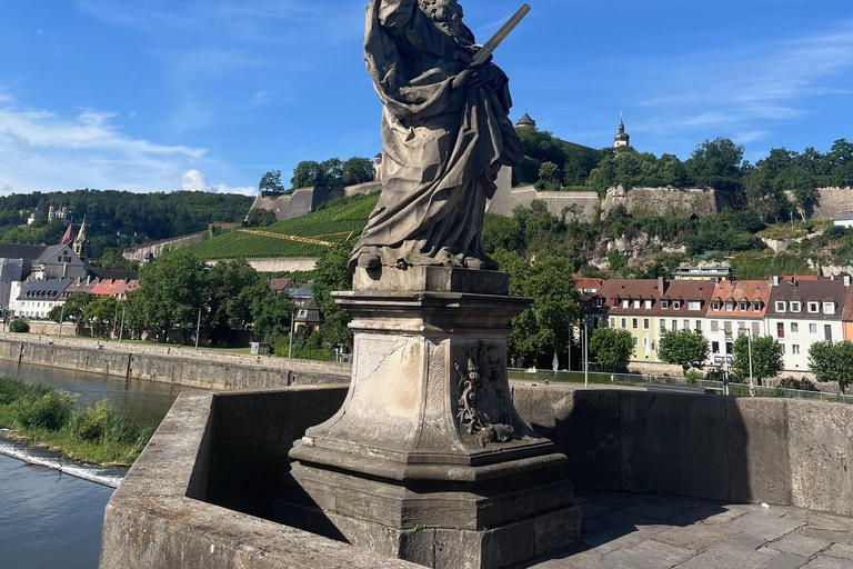 White & Red - A quick tour with wine in Würzburg White & Red - Short tour with wine in Würzburg