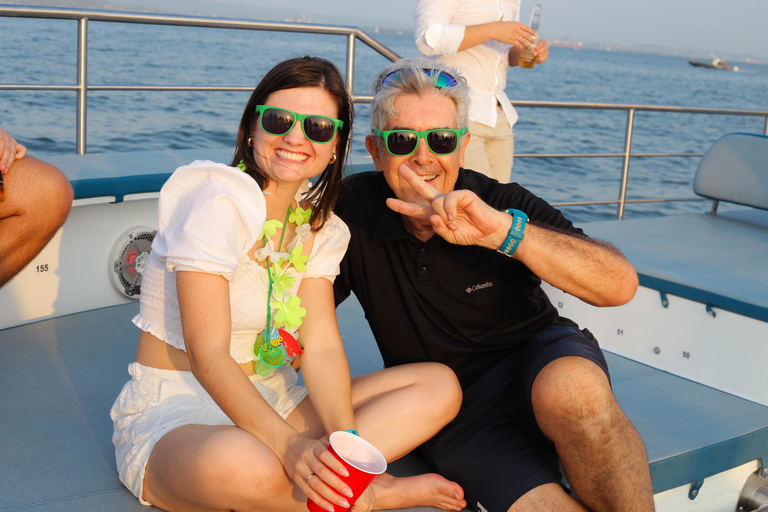 Cartagena: Luxury sunset bay tour in Catamarán with Open Bar