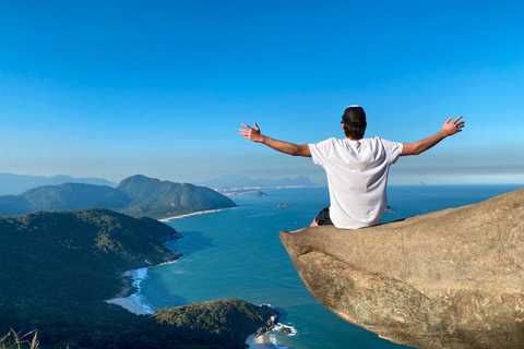 Pedra do Telégrafo Wandelen en ontspannen op een ruig strand