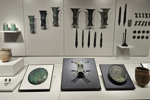 Seoul: National Museum & War Memorial Korea Small Group Tour English Guide