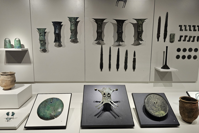 Seoul: National Museum & War Memorial Korea Small Group Tour English Guide