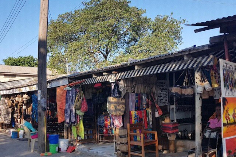 DAR ES SALAAM : TOUR DELLA CITTA' DI DAR ES SALAAM DI 5 ORE CON AUTO PRIVATADAR ES SALAAM : Tour della città di DAR ES SALAAM di 6 ore con auto privata