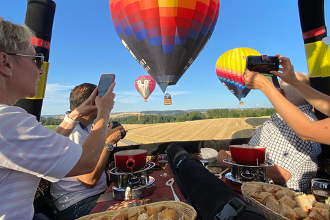Lausanne: voo suíço com fondue num balão de ar quenteLausanne: Voo suíço com fondue num balão de ar quente