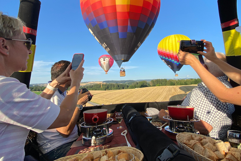 Lausanne: voo suíço com fondue num balão de ar quenteLausanne: Voo suíço com fondue num balão de ar quente