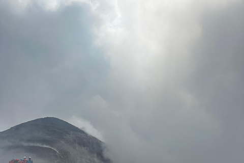 Szczyt Etny 3300 m n.p.m.: Trekking na aktywnym wulkanieSzczyt Etny 3300 m n.p.m.: Trekking po aktywnym wulkanie