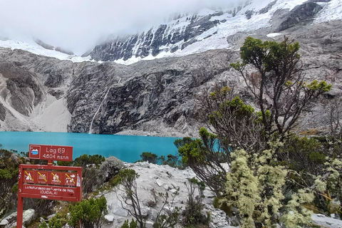 Huaraz: Laguna 69 Guided Hike in Huascarán National Park