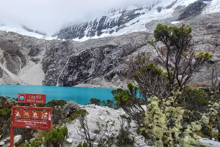 Huaraz: Laguna 69 Guided Hike in Huascarán National Park