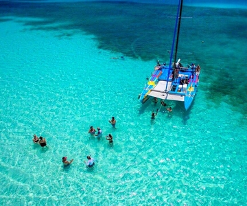Cozumel: Catamaran tour, Snorkel El Cielo, Beach club, Ferry