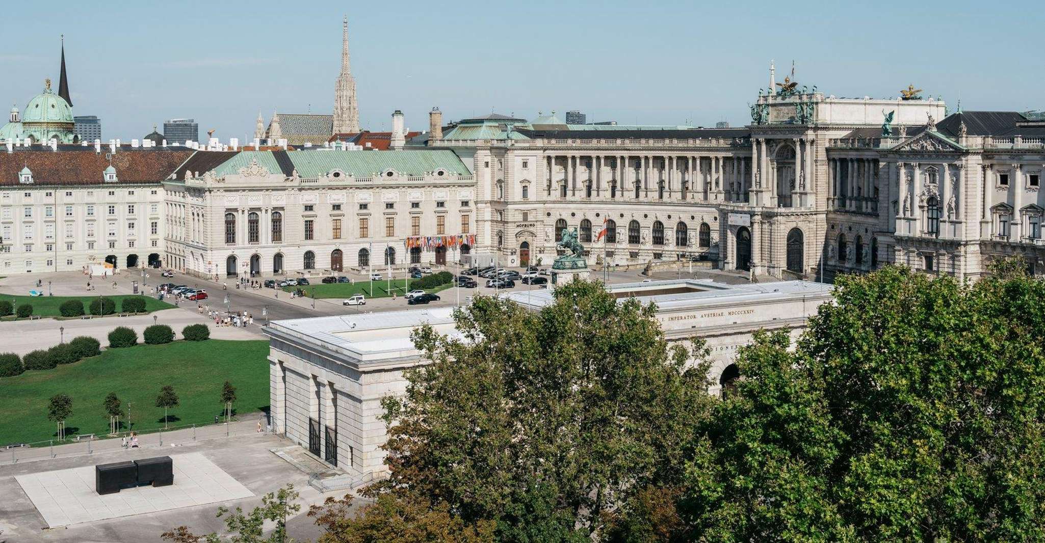 Private Vienna City Tour incl. Schönbrunn Palace by Minivan - Housity