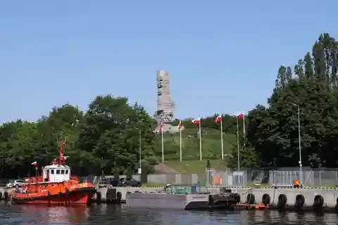 Gdańsk: Cruzeiro privado na Westerplatte com um copo de Prosecco