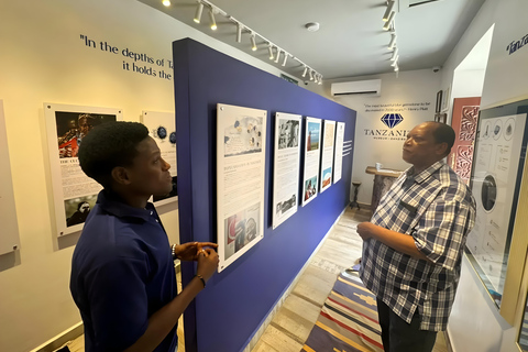 زنجبار: تذكرة دخول متحف التنزانيت ومتجر المجوهراتجولة مع نقطة الالتقاء في مبنى الحصن القديم