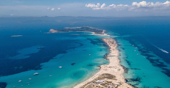 Ibiza: Platja d’en Bossa Round-Trip Transfer to Formentera