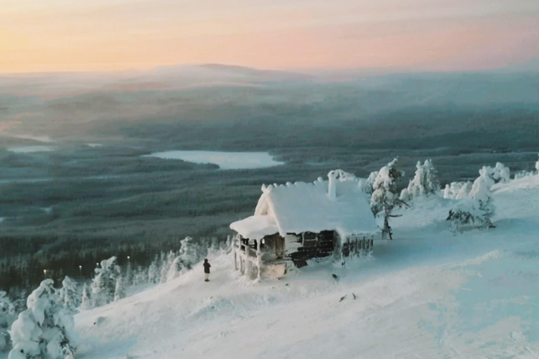 Levi: Snöskovandring till tomtens stuga med korvgrillning