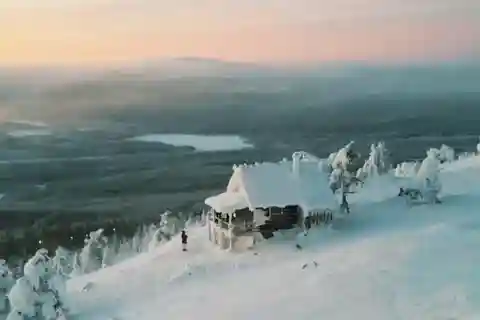 Levi : Randonnée en raquettes jusqu'à la cabane du Père Noël avec barbecue de saucisses