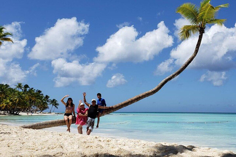 Bayahibe: Saona Island Small-Group Boat Tour with Lunch