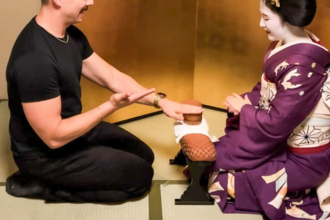 Kyoto: Meet the Geisha with Gion Historic Walking Tour
