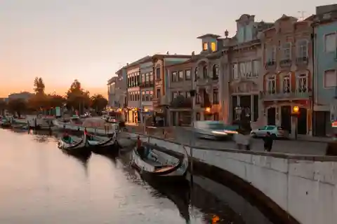 Porto: Private Tour nach Lissabon (oder umgekehrt) mit Zwischenstopps