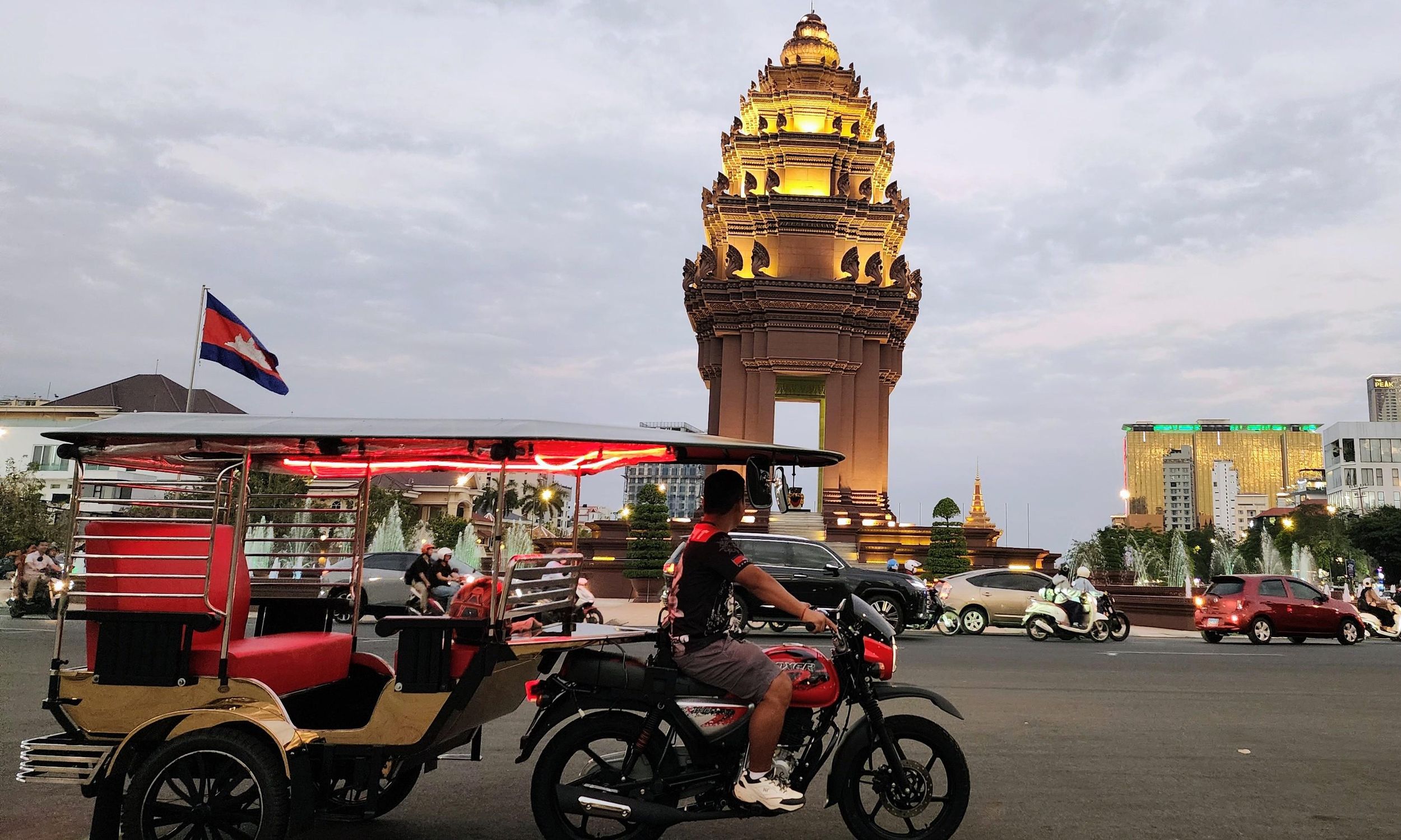 Wir besuchen 9 Orte in 3 Stunden mit einem traditionellen khmerischen Tuk-Tuk.