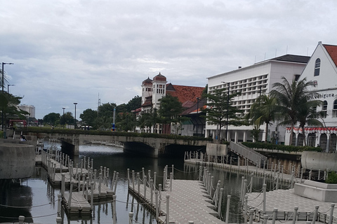Jakarta: Guided City Tour by Tuk Tuk, Train, and Boat