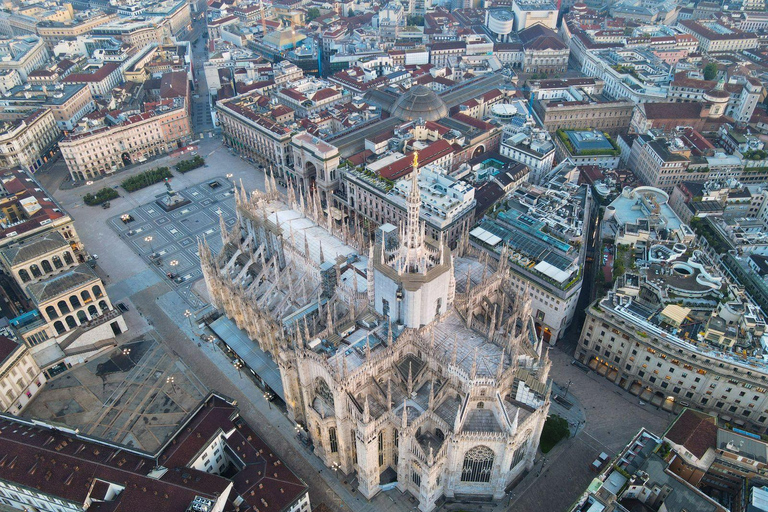 Milan : Petit groupe - Château, dégustation de gelato et toit du DuomoMilan : Visite en petit groupe du château et du Duomo avec Gelato