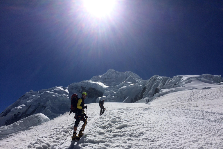 Pisco Glacier: Summit Climb and Acclimatization in the Cordillera Blanca Pisco Peak: Ascent to the Summit plus 3 Days of Gradual Acclimatization