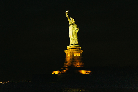 New York: Hafenrundfahrt bei Nacht ohne Anstehen