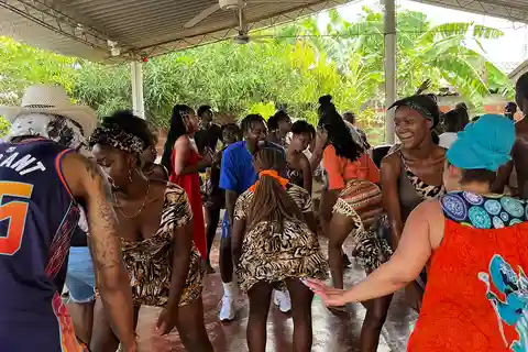 Carthagène : Visite de Palenque, spectacle de danse, déjeuner, prise en charge incluse.