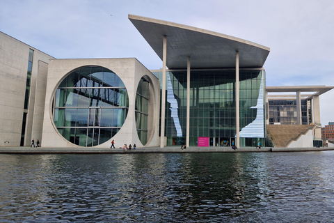 Berlin : Visite guidée à pied autour du ReichstagVisite privée à pied autour du Reichstag