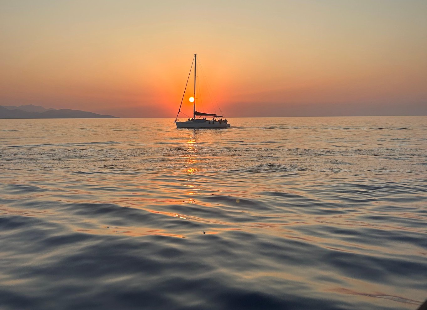 Heraklion: Dia Island Sunset Boat Tour med middag