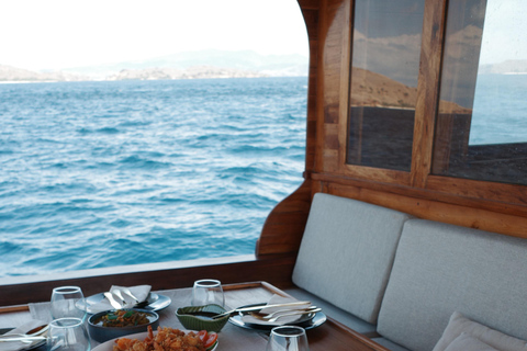 Day Trip To Komodo By Luxury Boat, Sunset & Flying Foxes