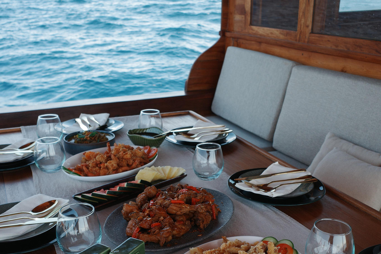 Day Trip To Komodo By Luxury Boat, Sunset & Flying Foxes