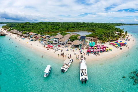 Cartagena: Rosario Islands Boat Tour with open bar & Lunch