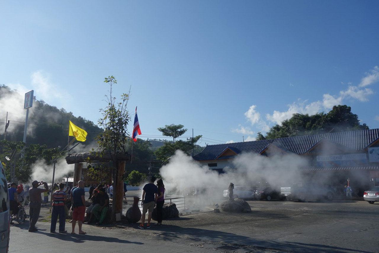 Chiang Mai: villaggio dal collo lungo e templi iconici di Chiang Rai