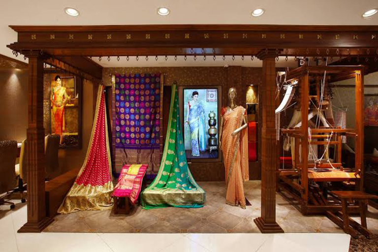 Delhi: Private Guided Shopping Tour in A/C car with transferPrivate Half-Day Guided Shopping Tour with Expert