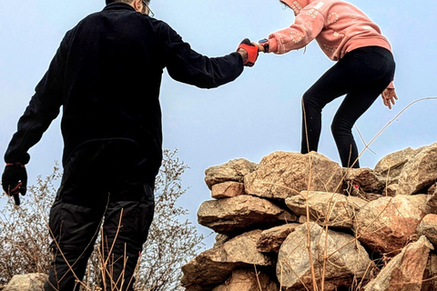 Wędrówka/trekking/spacer pośród natury z widokiem na wschód słońca, obserwacją ptaków i widokiem na miastoWędrówka/trekking/spacer na łonie natury z widokiem na wschód