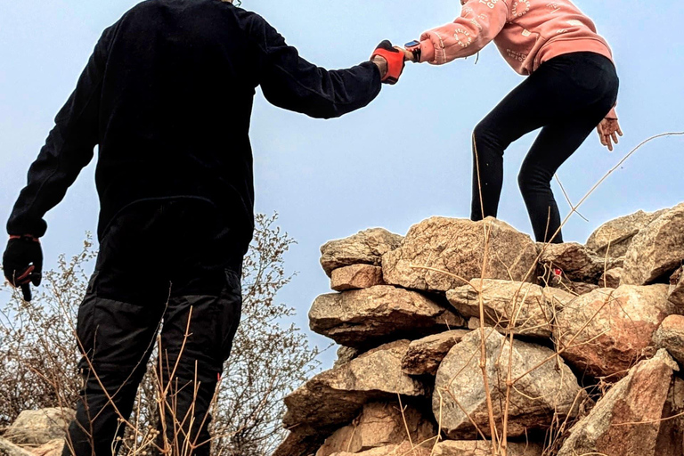 Wędrówka/trekking/spacer pośród natury z widokiem na wschód słońca, obserwacją ptaków i widokiem na miastoWędrówka/trekking/spacer na łonie natury z widokiem na wschód