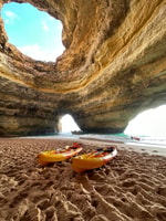 Benagil, kayak viaje por cuevas y playa de la marina - Housity