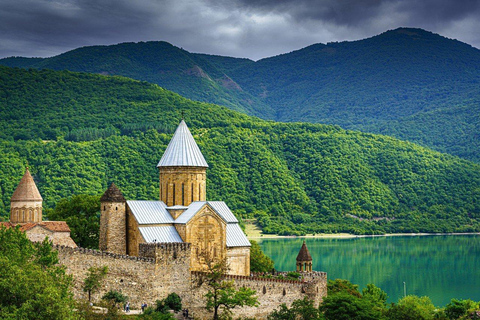 Vanuit Tbilisi: Dagtrip Ananuri fort en Kazbegi