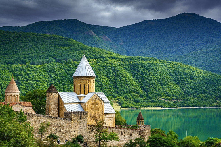 De Tbilisi: Fortaleza de Ananuri e viagem de 1 dia a Kazbegi