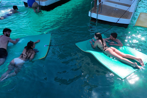 Palma: Deluxe Catamaran with Snacks, Drink, SUP & Snorkeling