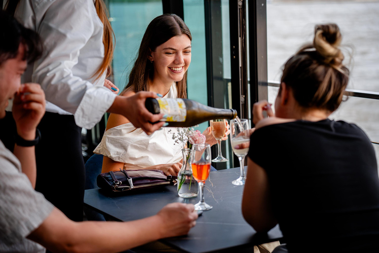 Budapest : croisière du Nouvel An avec forfait boissons à volontéCroisière du Nouvel An avec Akademia 3 Départ