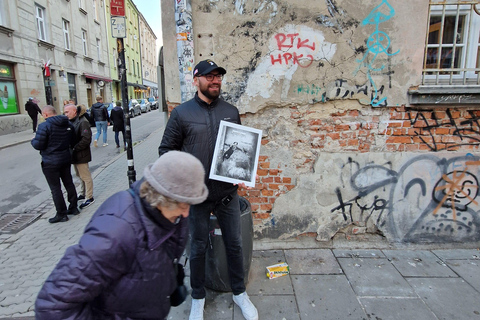 Krakow: Private walking tour on the trail of street art