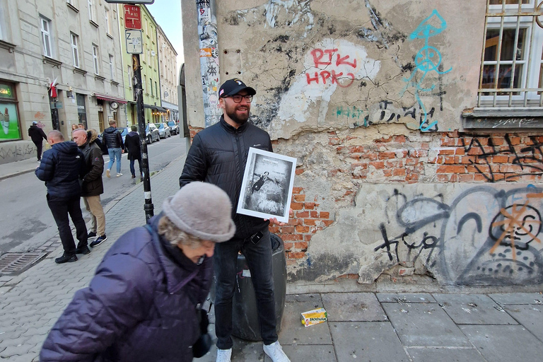 Krakow: Private walking tour on the trail of street art