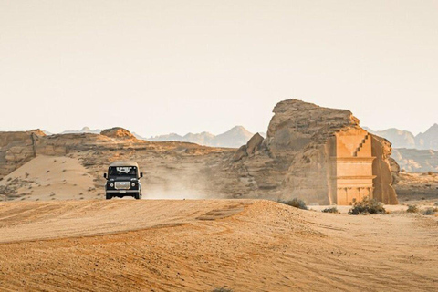 Visite fantaisiste de Hegra dans une Land Rover d&#039;époque