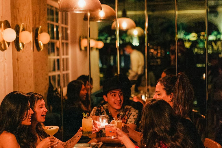 Bogotá: tour serale di Chapinero con cocktailBogotá: tour serale a Chapinero con cocktail